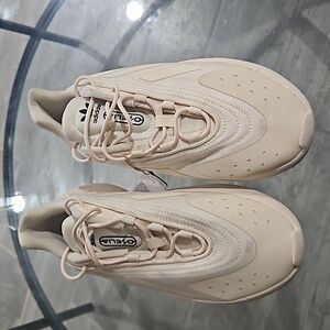 Womens Adidas Sneaker Size 8